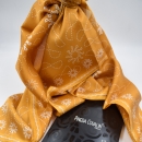 MASCADA DE SEDA DORADA